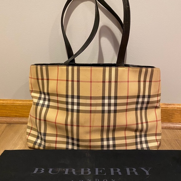 Handbags - Burberry tote bag
